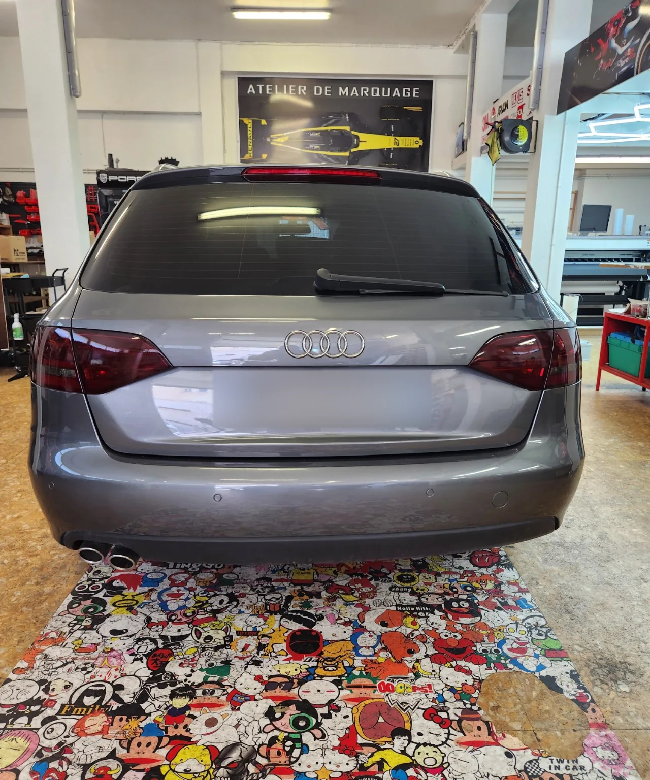 Audi A4 Avant – feux après la pose du film Vue arrière de l’Audi A4 Avant après la teinte des feux.