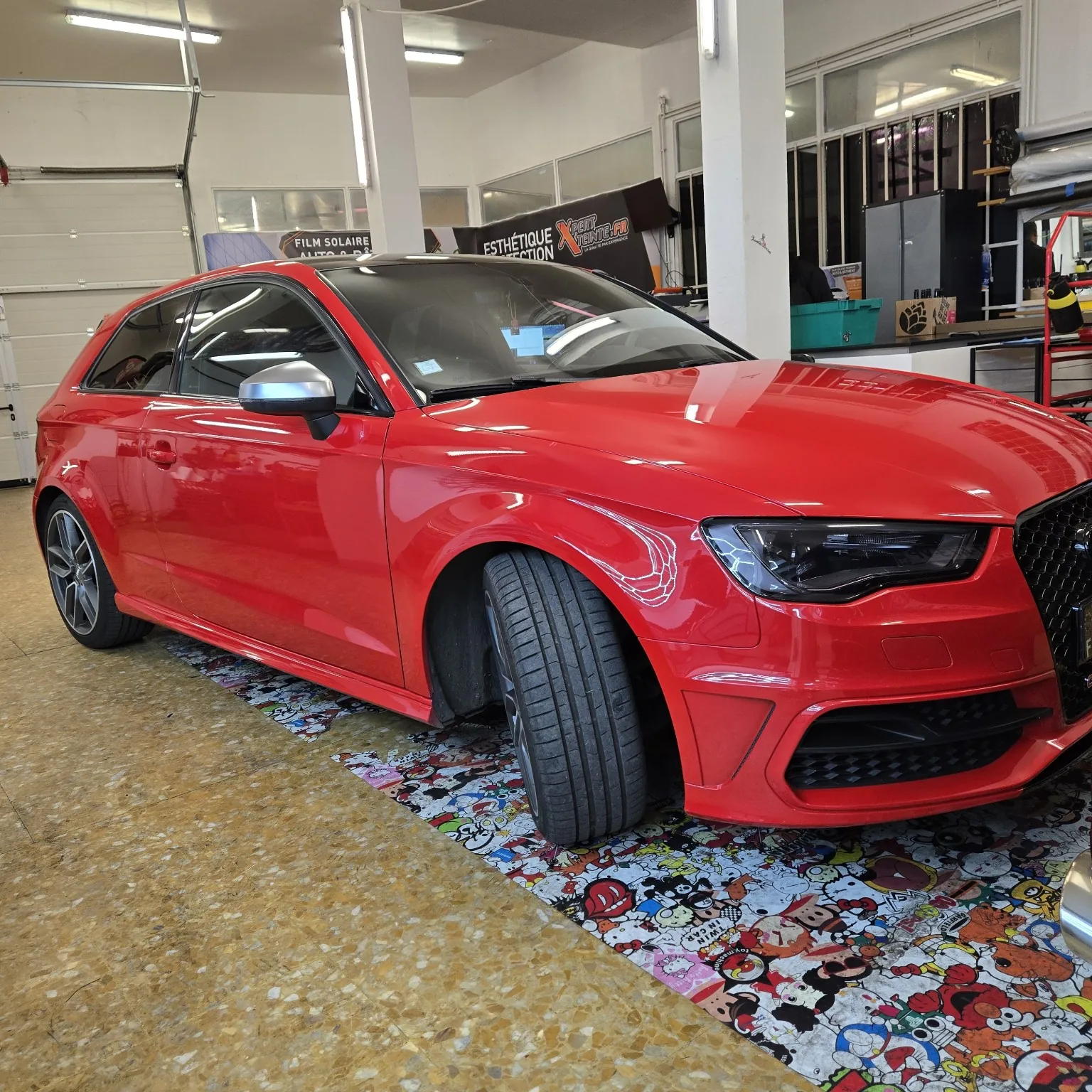 Audi S3 rouge 3 portes – vue avant droite