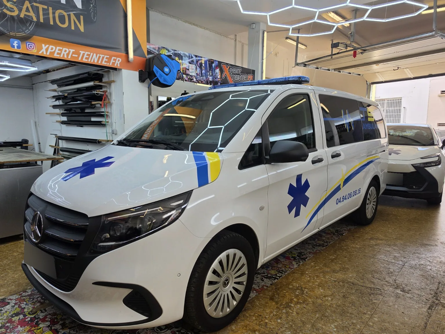 Flocage d’ambulance à Toulon : Mercedes Vito aux couleurs TST.