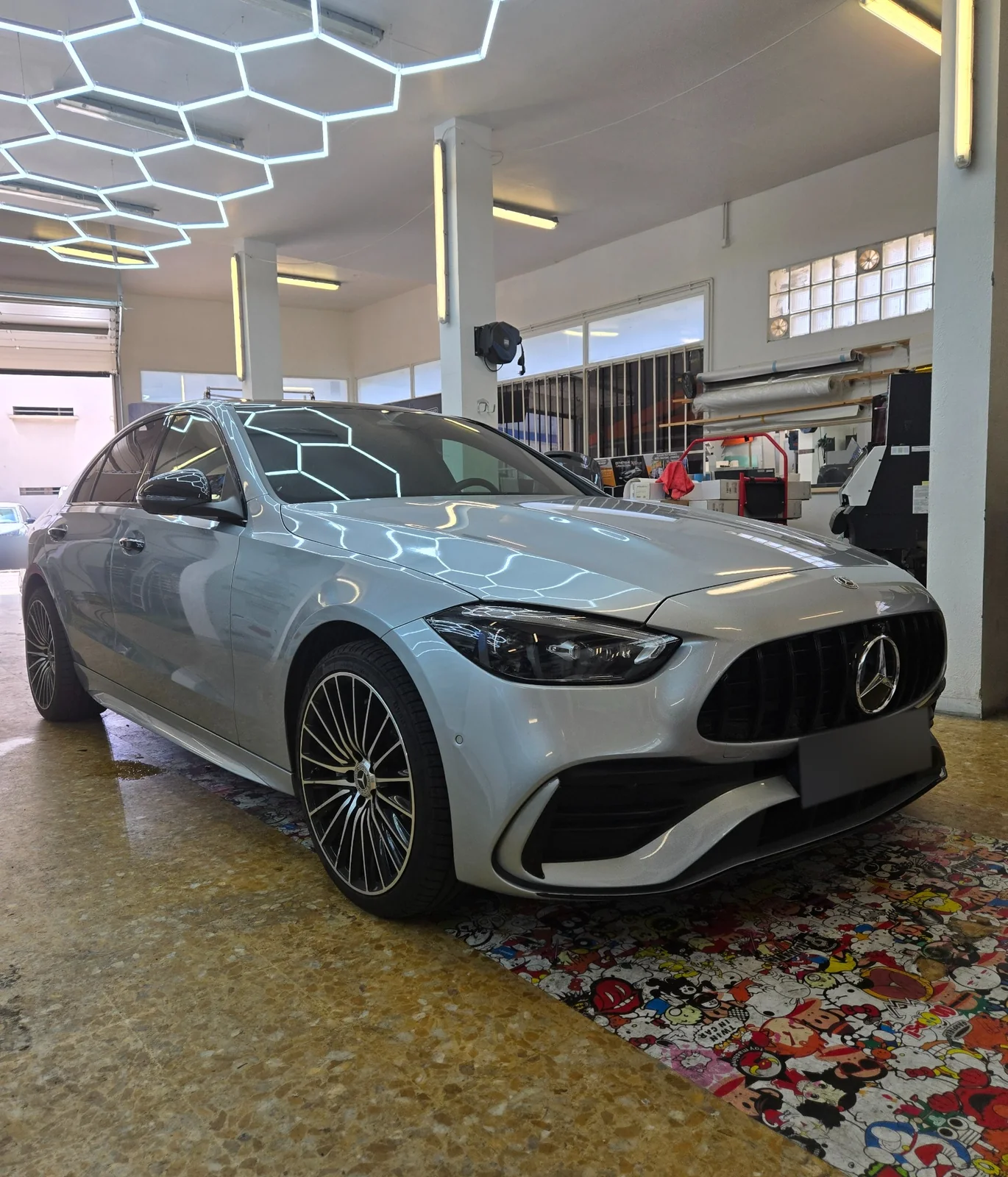 Mercedes Classe C W206 : vitres avant à 30 % et trois-quarts arrière à 80 %.