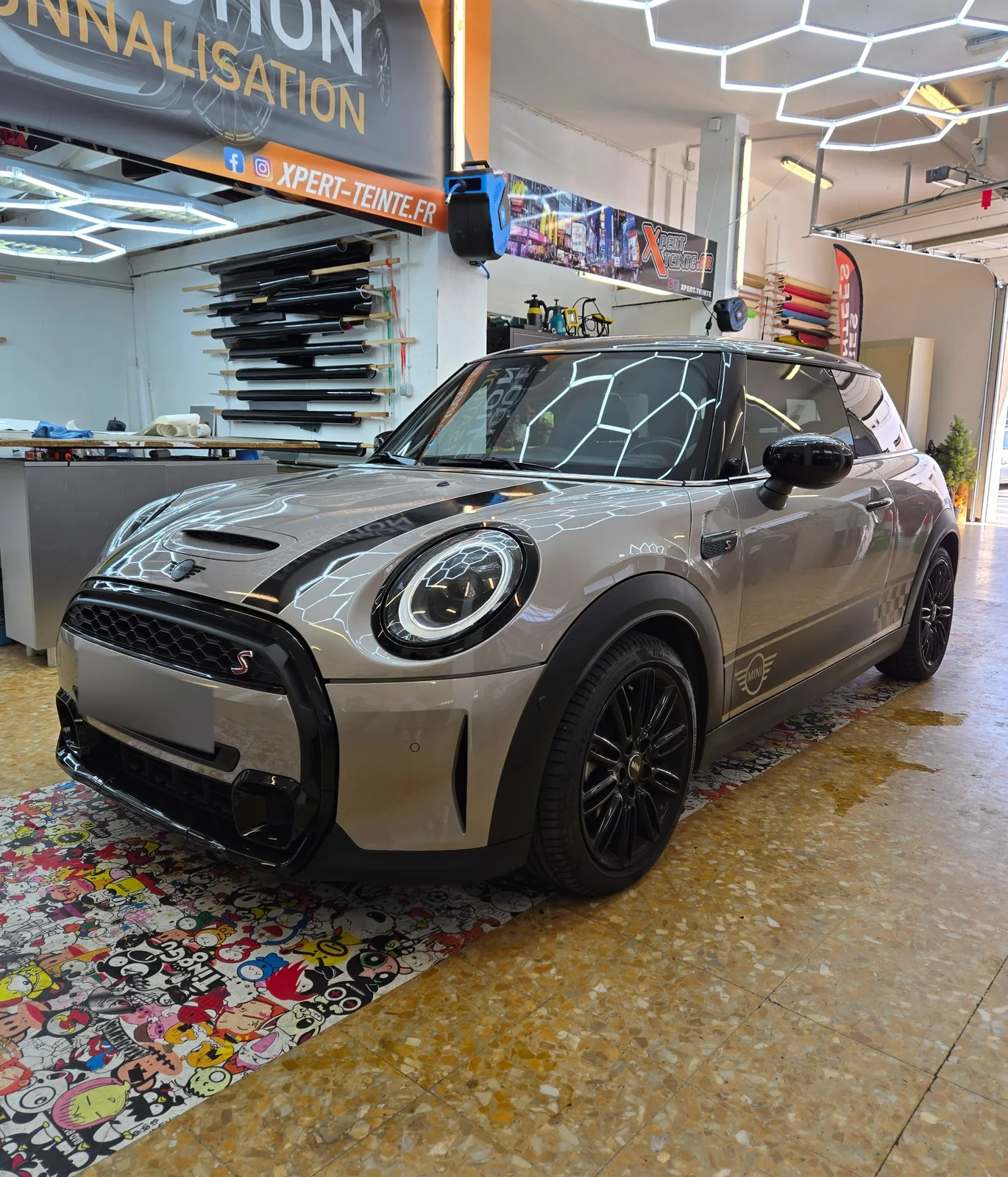 Vitres teintées par marque : MINI Cooper S avec bandes décoratives à l’atelier de Toulon