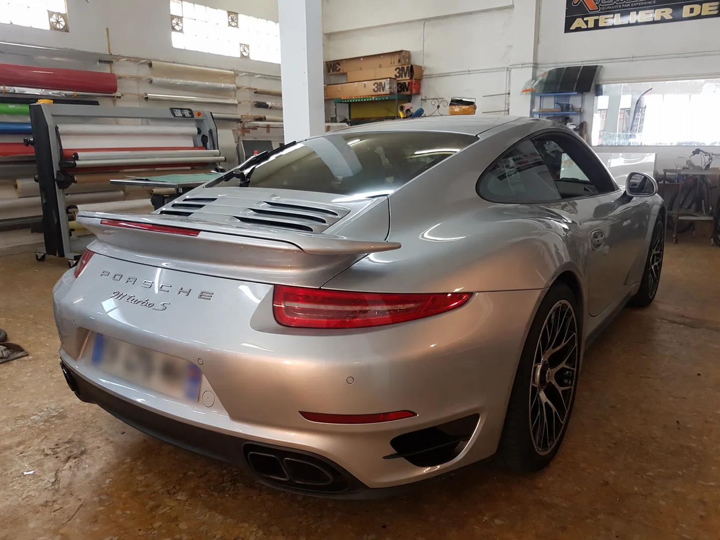 La Turbo S argentée : un autre accord entre carrosserie et vitrages teintés.