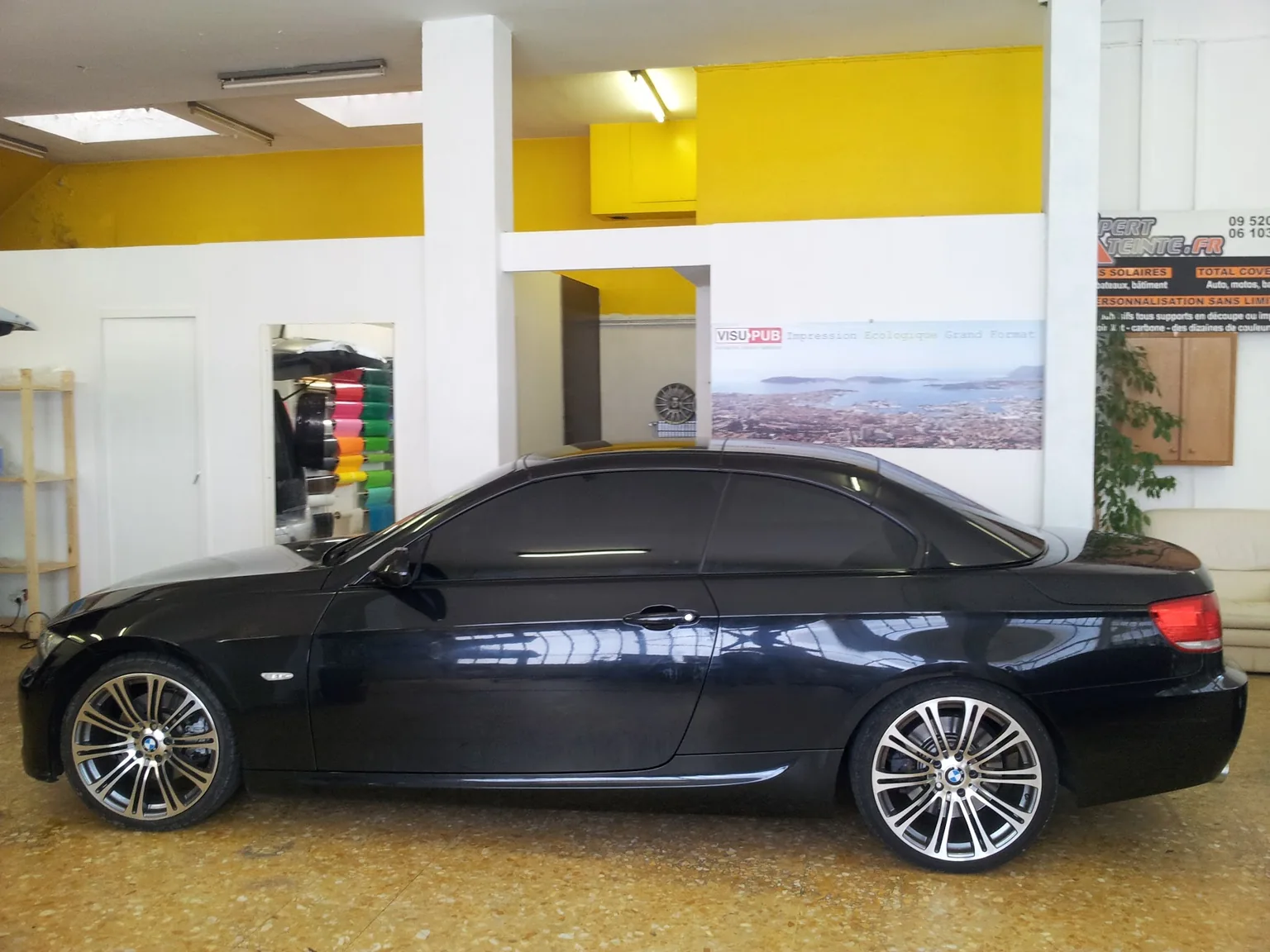 BMW Série 3 E92 Coupé noire, profil et custode BMW Série 3 E92 Coupé noire, profil et custode, chez Xpert Teinte à Toulon.