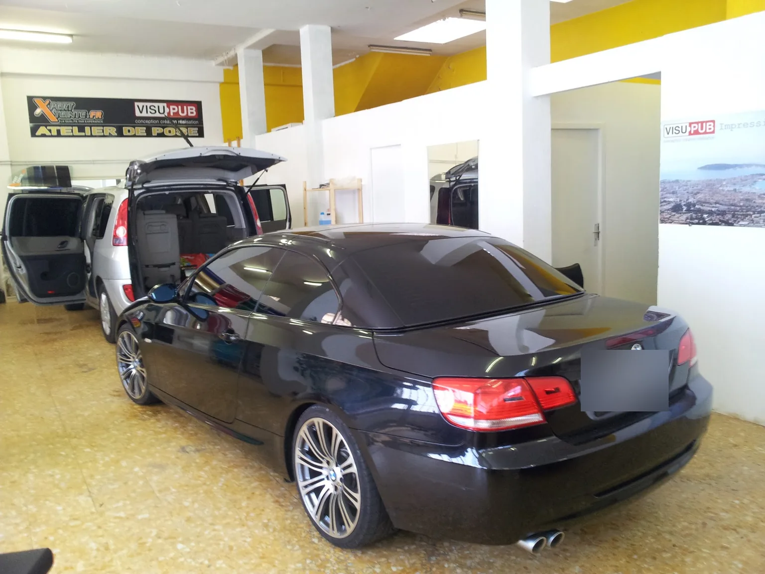 BMW Série 3 E92 Coupé noire, lunette arrière BMW Série 3 E92 Coupé noire, lunette arrière, chez Xpert Teinte à Toulon.