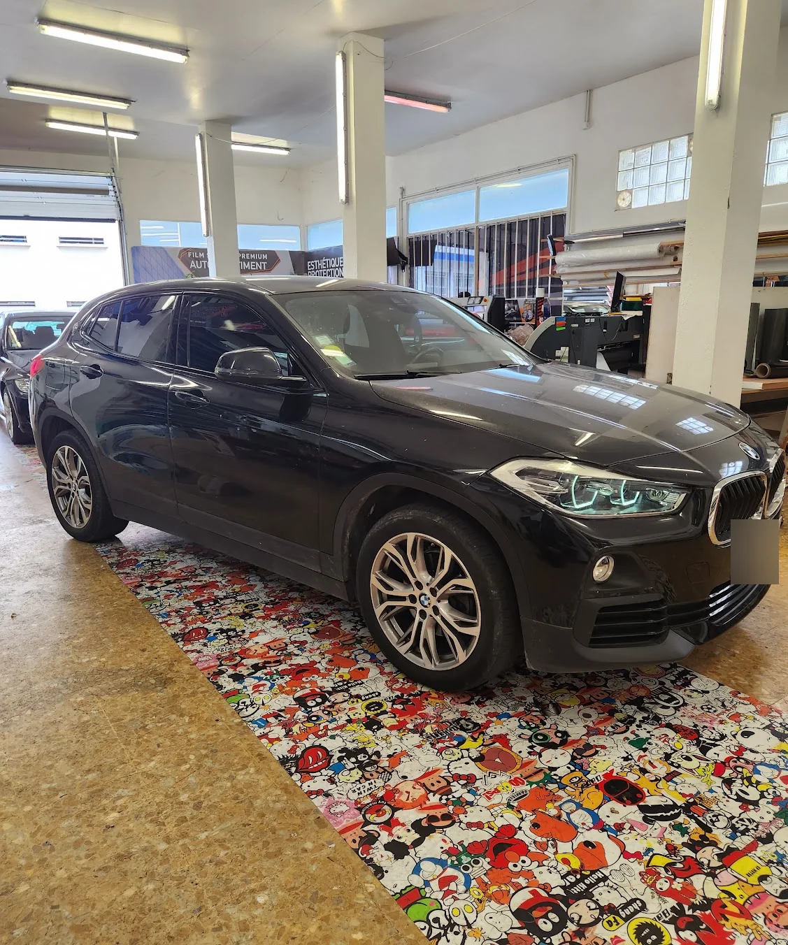BMW X2 F39 noir, vue avant BMW X2 F39 noir, vue avant, chez Xpert Teinte à Toulon.