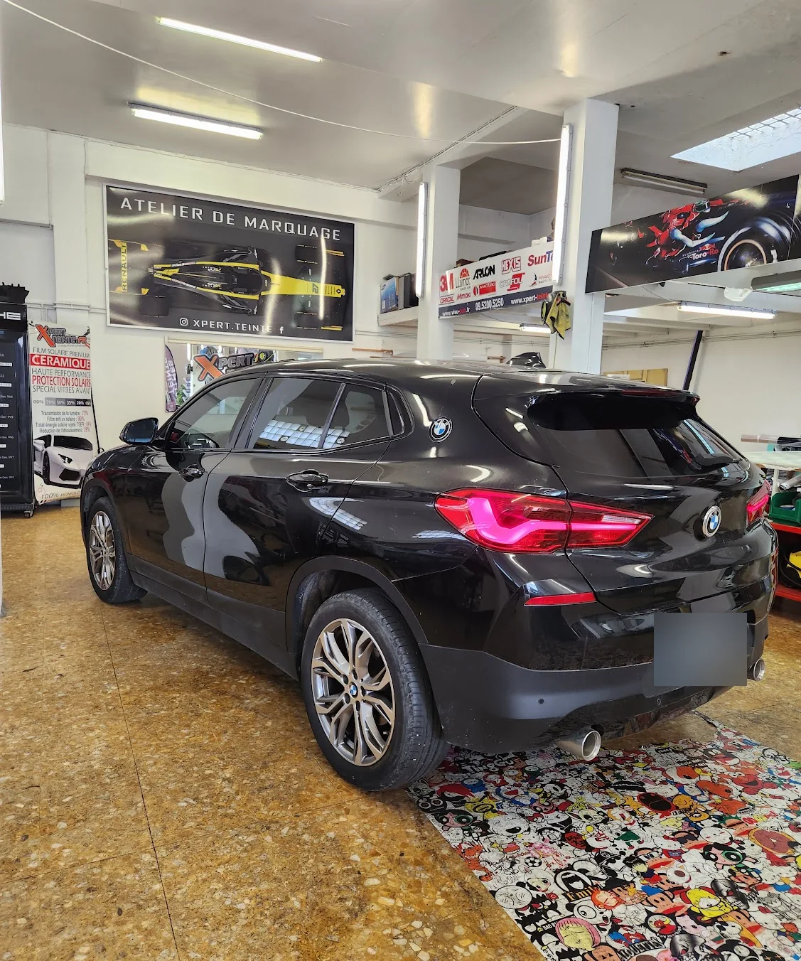 BMW X2 F39 noir, lunette et vitres latérales, chez Xpert Teinte à Toulon.