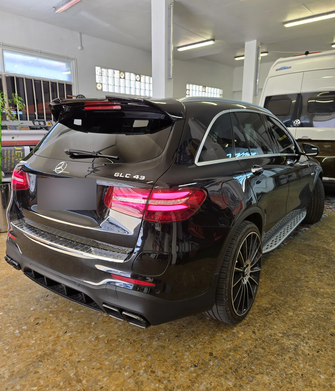 Mercedes GLC noir, hayon et vitres arrière. Mercedes GLC noir, hayon et vitres arrière — Xpert Teinte à Toulon.