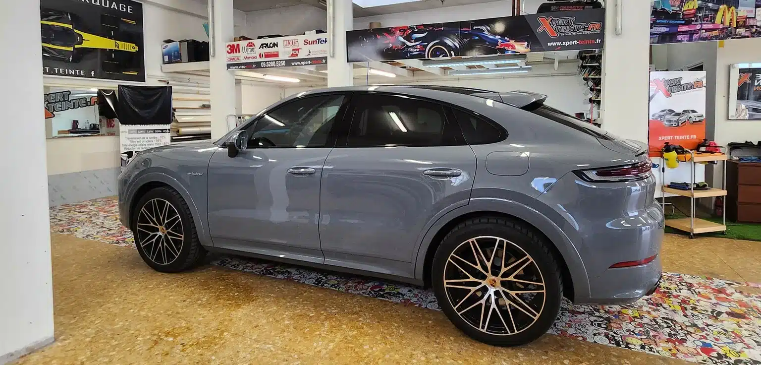 Porsche Cayenne Coupé à Toulon – profil des vitrages Cayenne Coupé gris, profil des vitrages chez Xpert Teinte à Toulon.