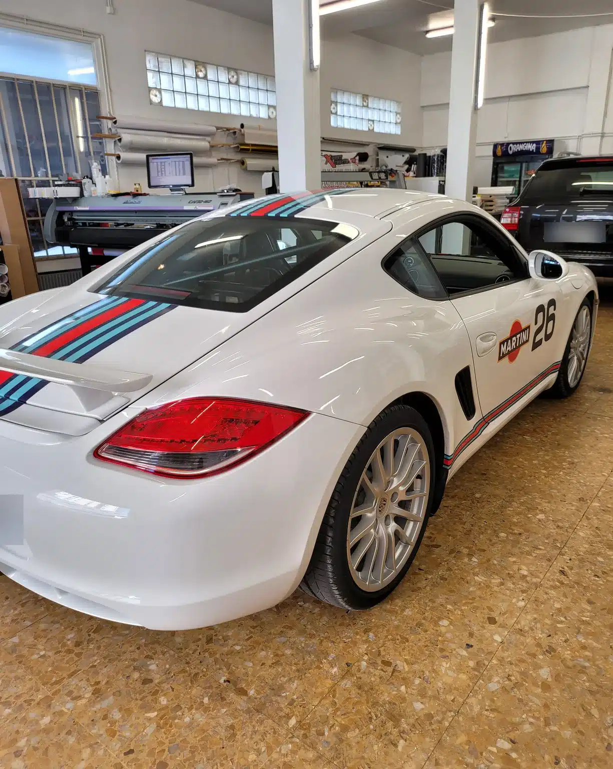 Porsche Cayman à Toulon – lunette et custode arrière Cayman 987 blanc, lunette et custode arrière chez Xpert Teinte à Toulon.
