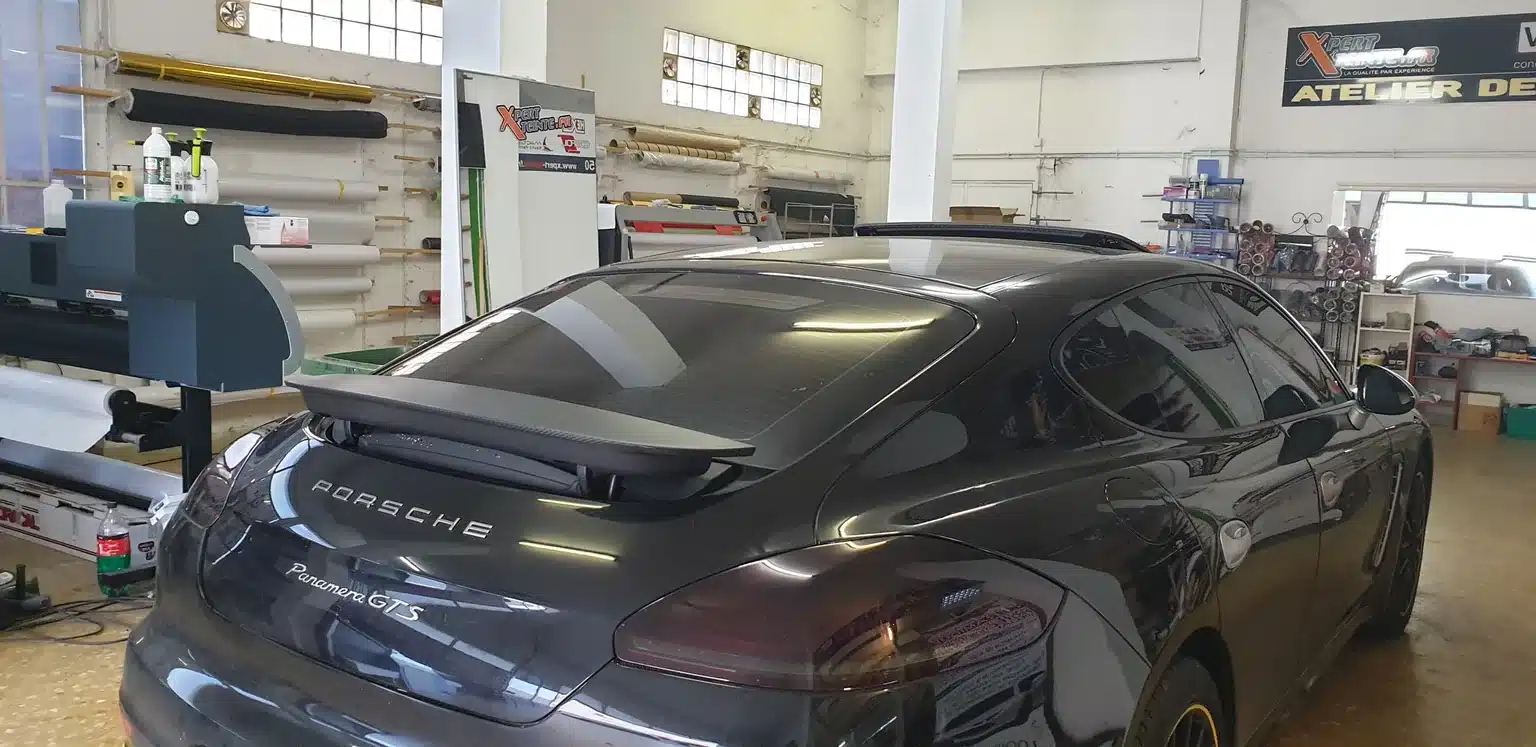 Porsche Panamera à Toulon – lunette et vitrages arrière Panamera 970 noire, lunette et vitrages arrière chez Xpert Teinte à Toulon.