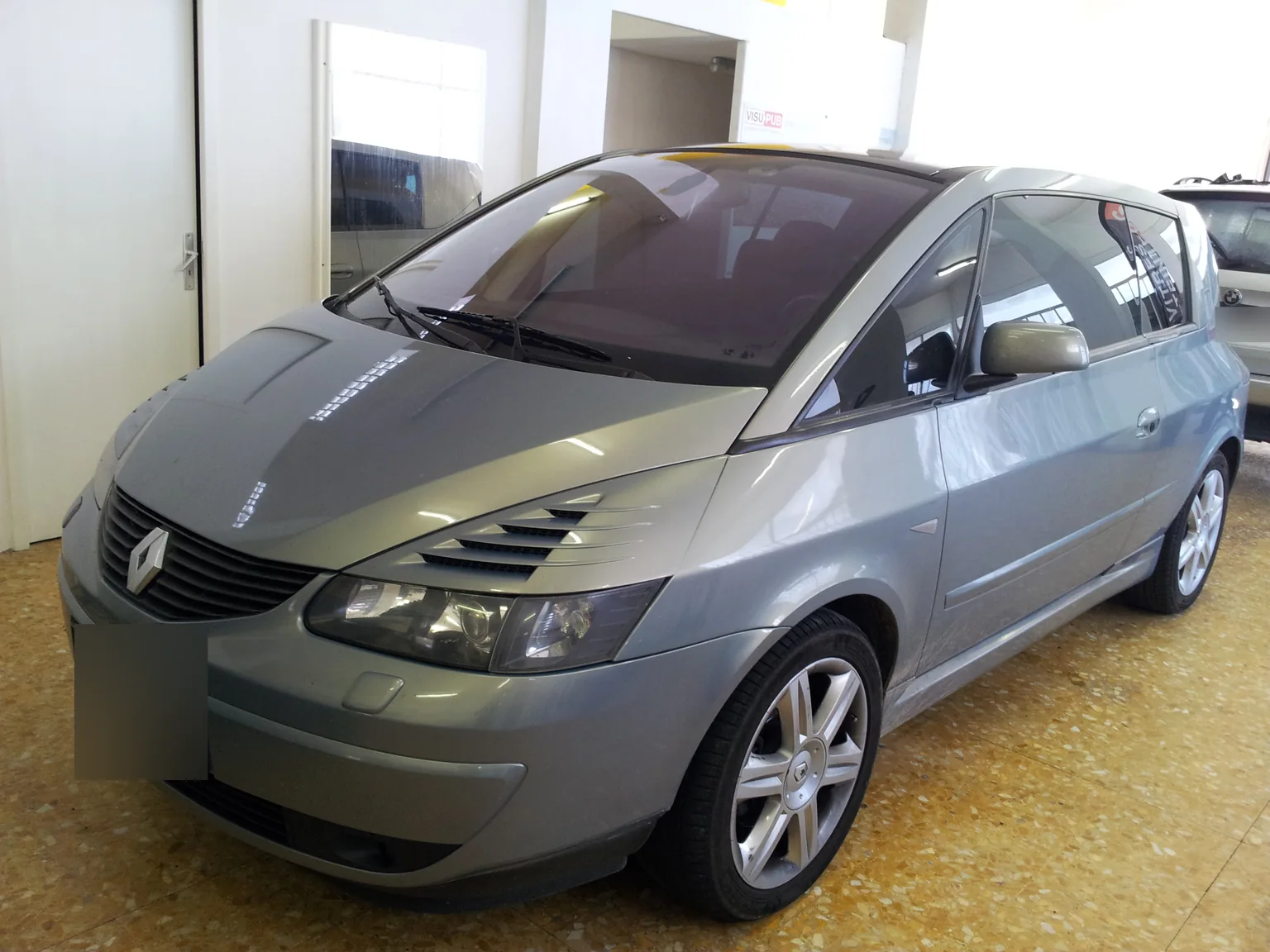Renault Espace gris : profil, vitres de portes et custodes. Renault Espace gris : profil, vitres de portes et custodes — Xpert Teinte à Toulon.